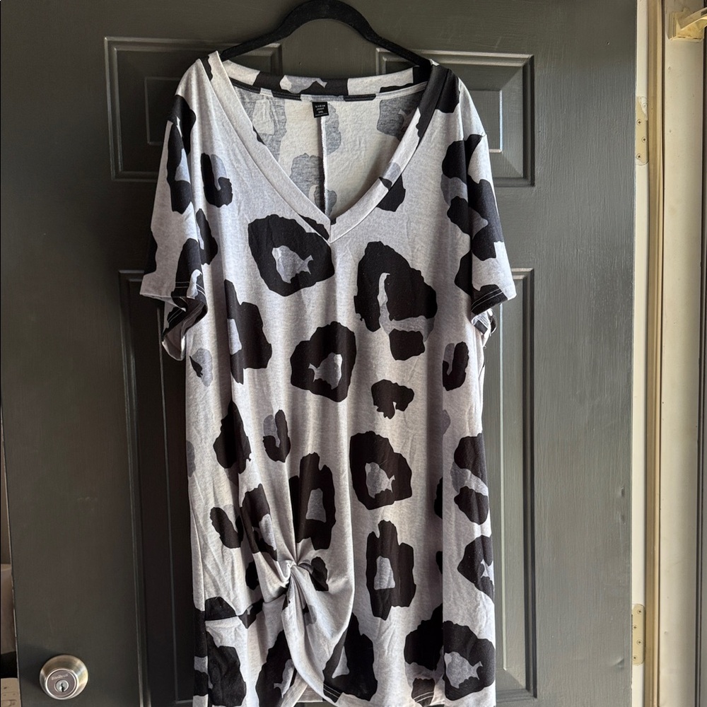 SHEIN Curve Black and Gray Patterned Top